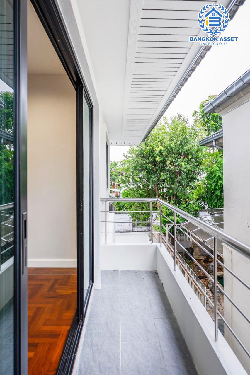 บ้านมือสองตกแต่งใหม่ ม.ศุภาลัย ออร์คิดปาร์ค2 ปิ่นเกล้า-ใกล้ถ.กาญจนาภิเษก หลังมุม ดีไซน์หรูหรา เนื้อที่ 58.9 ตร.ว. ฟังก์ชัน 3 ห้องนอน 4 ห้องน้ำ 1 ห้องแม่บ้าน จอดรถได้ 2 คัน บนทำเลเดินทางสะดวก เชื่อมต่อหลายเส้นทาง และเดอะมอลล์บางแค ทางด่วน "กาญจนาภิเษก" และรถไฟฟ้า "สถานีภาษีเจริญ"